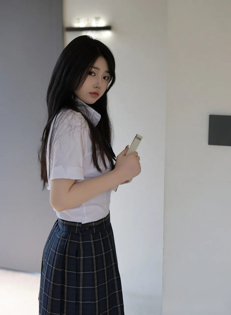 陈小花,校服日常与神秘时刻,小花兔子JK时光