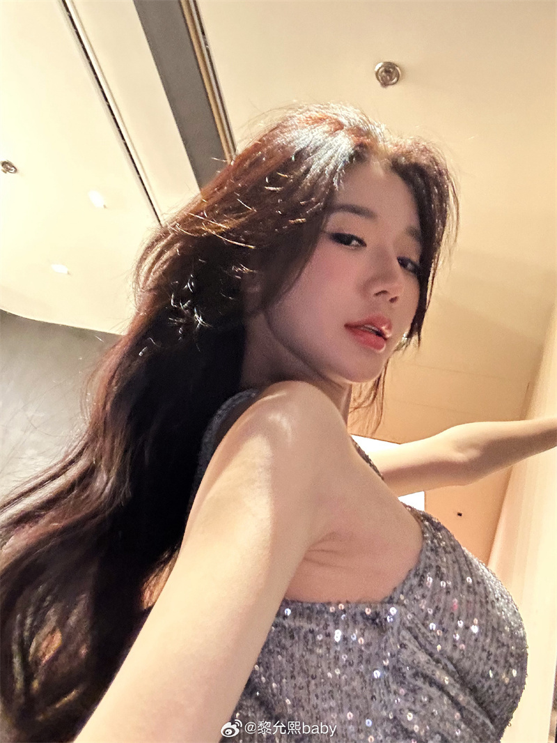 黎允熙baby微密圈资源分享，金主紫色氛围灯事件真相揭秘