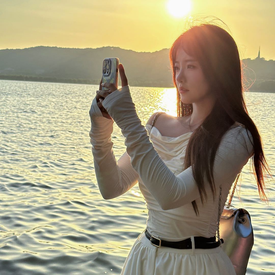 抖音穿搭穿搭博主:欣儿欧尼的微密时尚自拍集锦