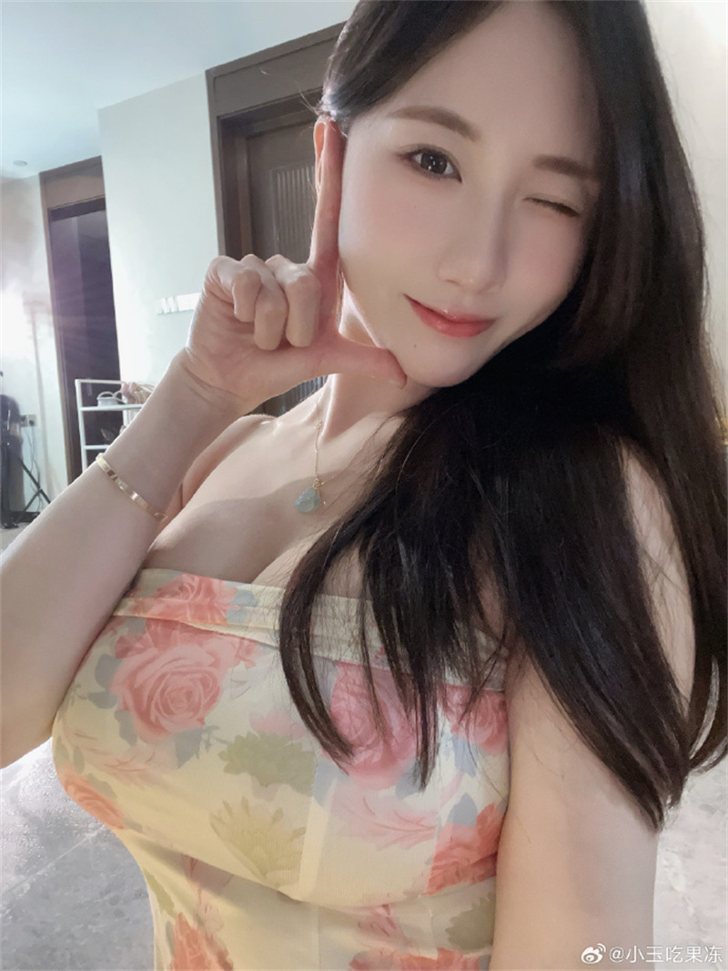 小玉吃果冻微密图片合集分享,她的早期图片有什么魔力