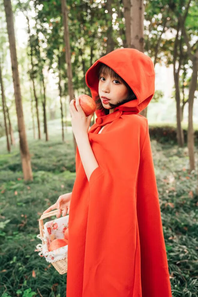 奈汐酱niceCOS图片小红帽,谁来当这个大灰狼