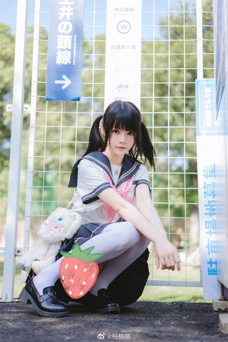 樱桃喵废弃教室照片:仙境般的拍摄背后故事