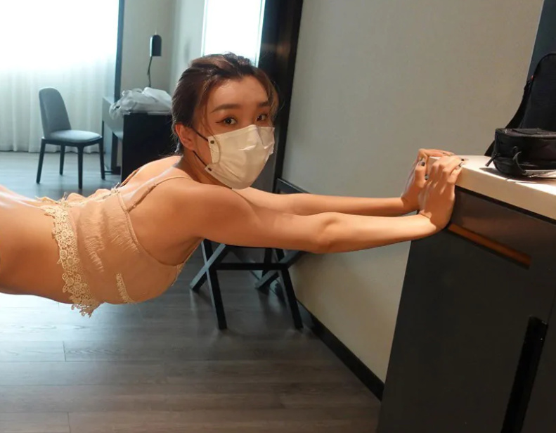 ROSI摄影图片分享,当红rosi小莉了解下