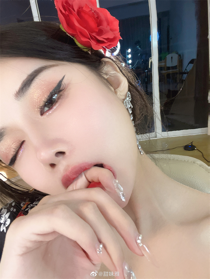 网易CC小恩雅定制舞蹈,忍不住叫了起来