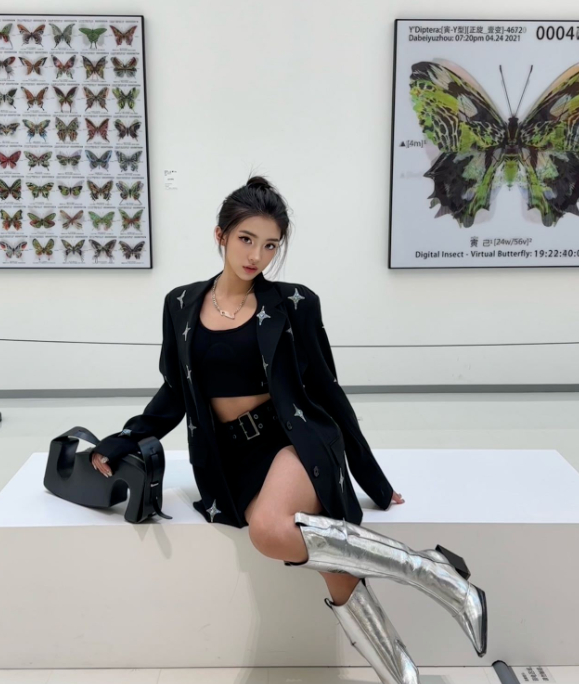 微博健身博主KIVIA_，让人把持不住的美貌，其实身材更“靓”