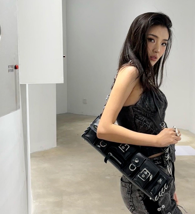 微博健身博主KIVIA_，让人把持不住的美貌，其实身材更“靓”