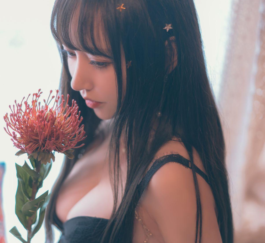 过期米线线喵第七十二期作品《六点半的月亮》，精品摄影佳作赏析