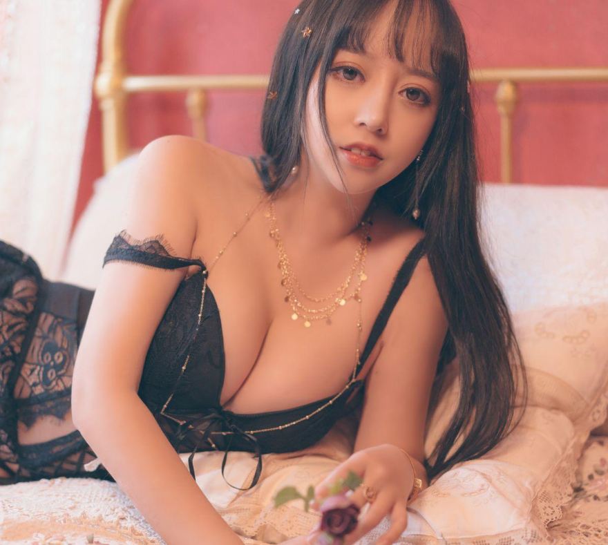 过期米线线喵第七十二期作品《六点半的月亮》，精品摄影佳作赏析