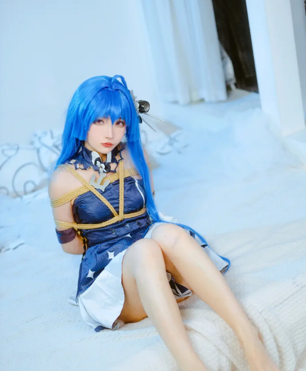 是三不是世w第19期作品《Nikke胜利女神· 海伦娜捆绑》赏析预览