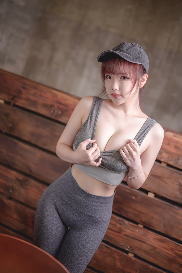 雪晴astra：点燃运动热情的阳光少女！体验红色《运动元素》系列