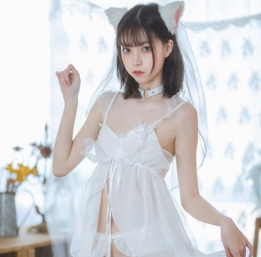 许岚lan白色连衣裙:《少女白色裙》尽显魅力诱惑!插图1 许岚lan白色连衣裙:《少女白色裙》尽显魅力诱惑!