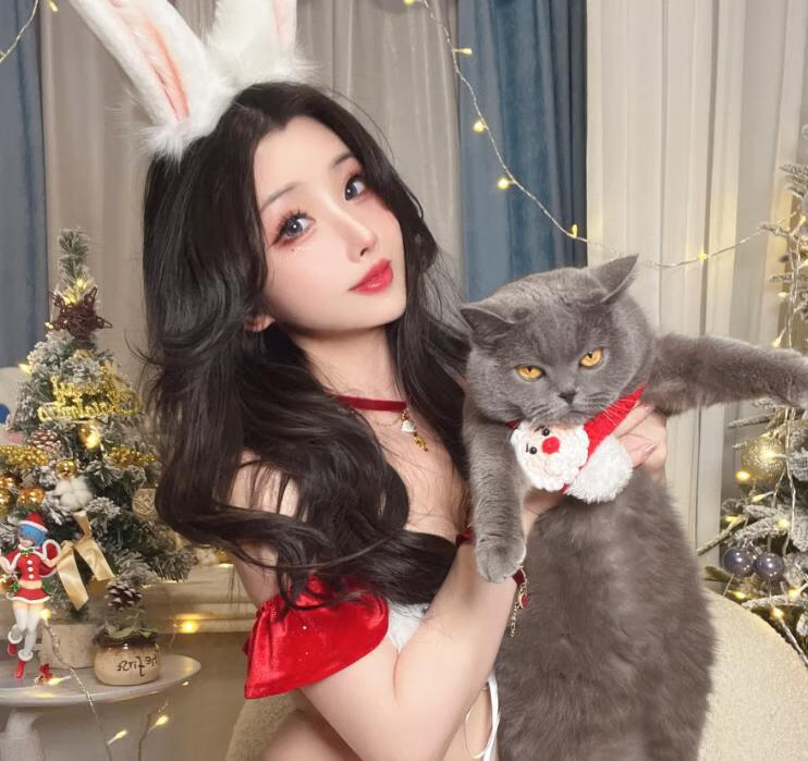 《圣诞兔》：rioko凉凉子小姐姐的可爱圣诞创作！