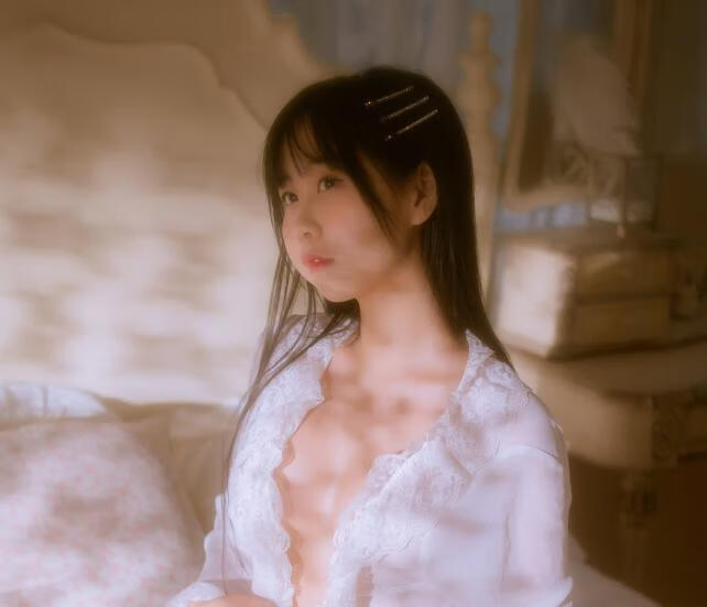 萌芽儿o0《金色套装》作品赏析：白色诱惑，金色璀璨，如梦似幻！