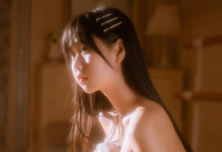 萌芽儿o0《金色套装》作品赏析：白色诱惑，金色璀璨，如梦似幻！