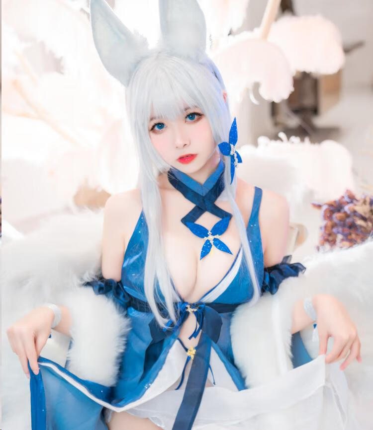 Momoko葵葵小姐姐cos《碧蓝航线》信浓礼服,白狐狸耳耳朵太可爱啦!插图1 Momoko葵葵小姐姐cos《碧蓝航线》信浓礼服,白狐狸耳耳朵太可爱啦!