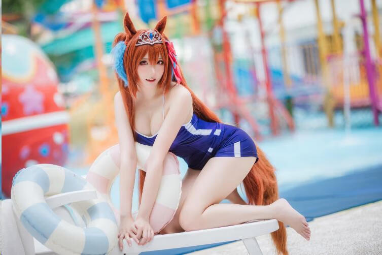 瓜希酱cos《赛马娘 大和赤骥》带你畅游海滩