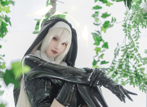 Cien恩恩小姐姐的《歌住樱子》cosplay，修女服+大枪，酷炫又迷人！