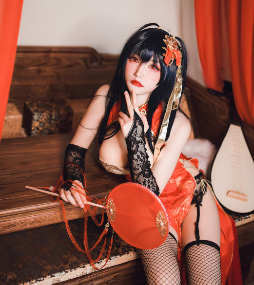 coser衣衣小姐姐带你领略《碧蓝航线 大凤旗袍》的东方韵味!插图2 coser衣衣小姐姐带你领略《碧蓝航线 大凤旗袍》的东方韵味!