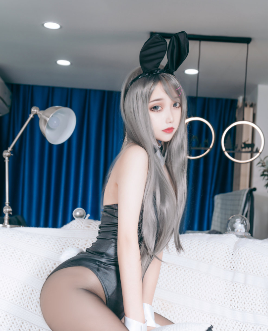 eloise软软《兔女郎》作品赏析，小姐姐的甜蜜魅力