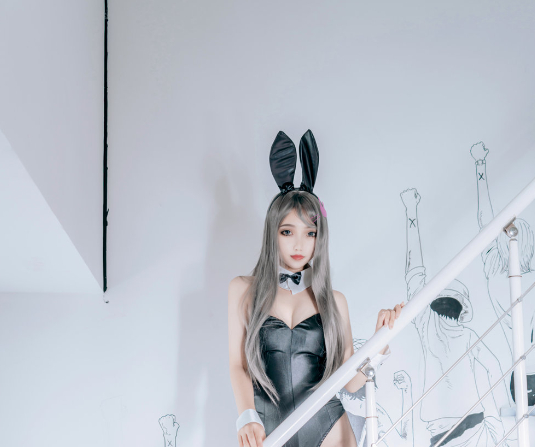 eloise软软《兔女郎》作品赏析，小姐姐的甜蜜魅力