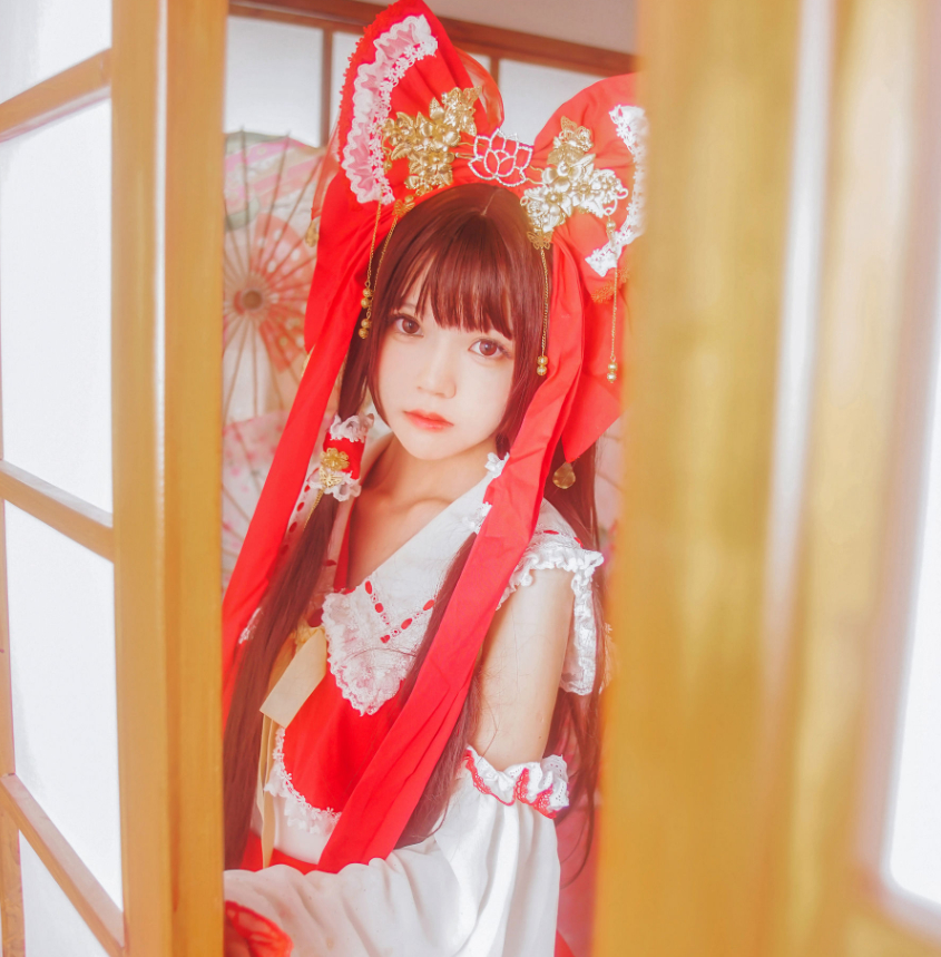 疯猫ss《灵梦》：活力四溢的博丽巫女角色扮演！