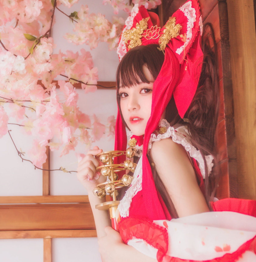 疯猫ss《灵梦》：活力四溢的博丽巫女角色扮演！
