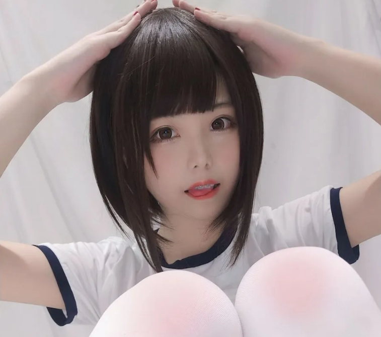 蜜汁猫裘《体操服》，小姐姐的可爱体操服作品，展现灵动与活力！