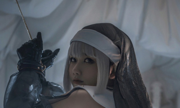 izumi泉桃子《苦修女》赏析:带你领略神秘与魅力的修女世界!插图3 izumi泉桃子《苦修女》赏析:带你领略神秘与魅力的修女世界!