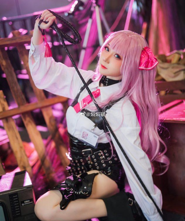 焖焖碳崭露头角：《胜利女神：妮姬》角色扮演火爆全场！