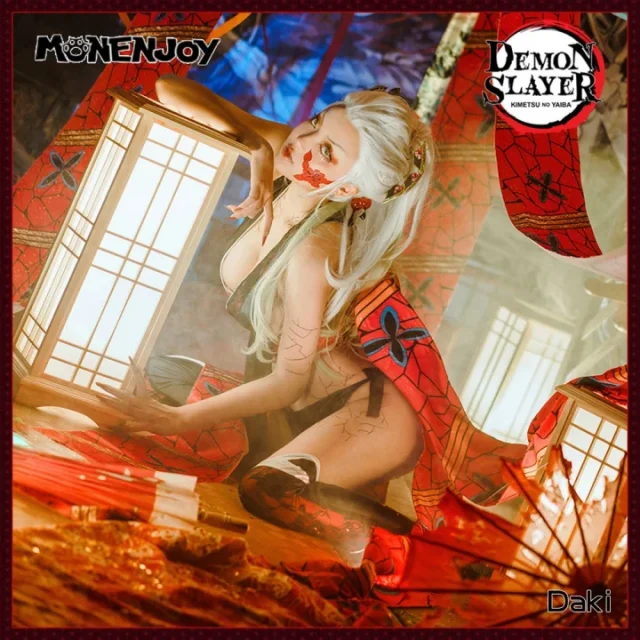 《鬼灭之刃》cosplay：女 coser 变身恶魔 Thuong Luc Daki