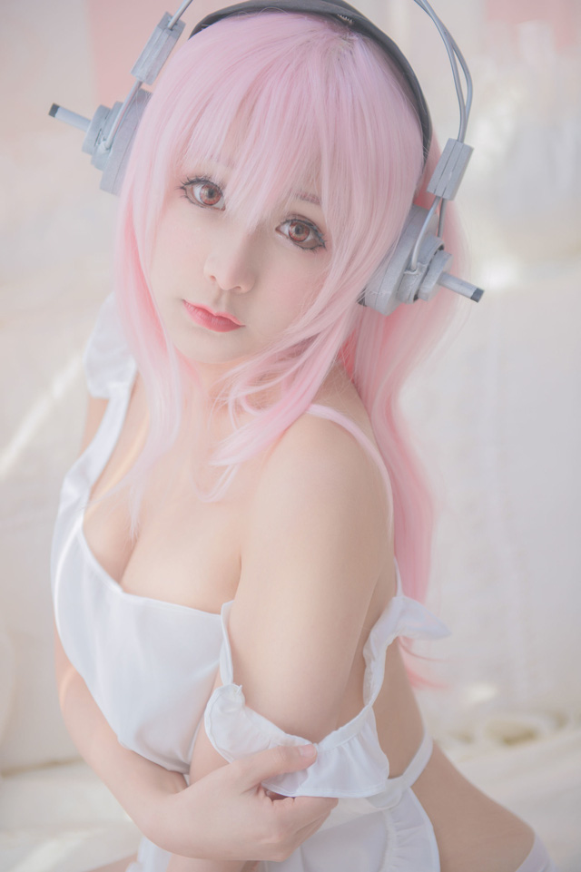 三刀刀miido Cosplay 性感超级索尼子，让你目眩神摇