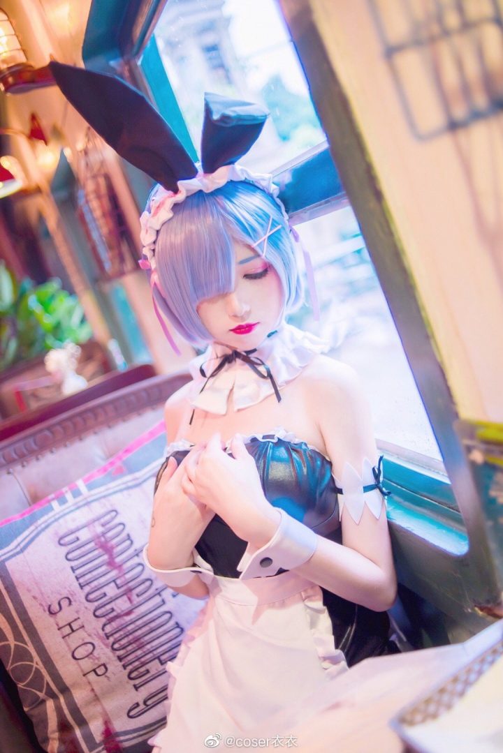 Coser衣衣在《Re:Zero》中 COS 蕾姆,变身美丽迷人的女仆 Coser衣衣在《Re:Zero》中 COS 蕾姆,变身美丽迷人的女仆