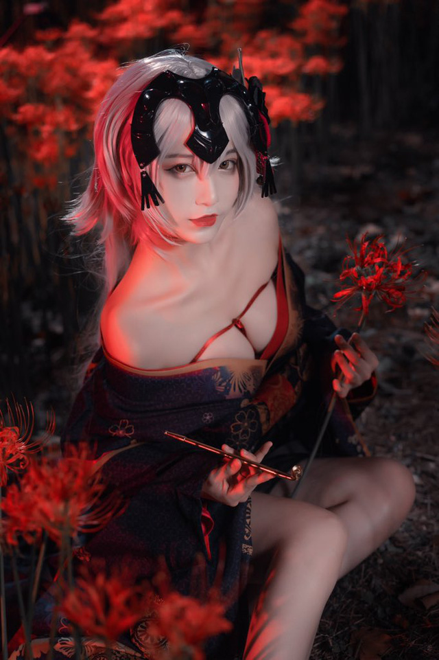 铁板烧鬼舞w_COS 圣女贞德,鲜花炫乳极具诱惑 铁板烧鬼舞w_COS 圣女贞德,鲜花炫乳极具诱惑