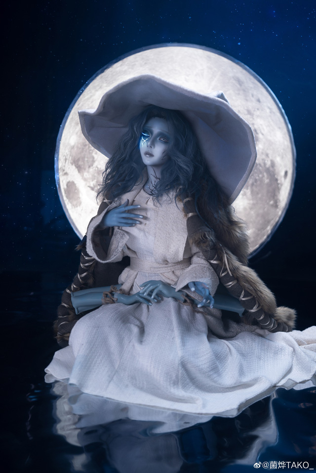 菌烨TAKO_在《Elden Ring》中 COS “月亮公主”,妖异且性感 菌烨TAKO_在《Elden Ring》中 COS “月亮公主”,妖异且性感