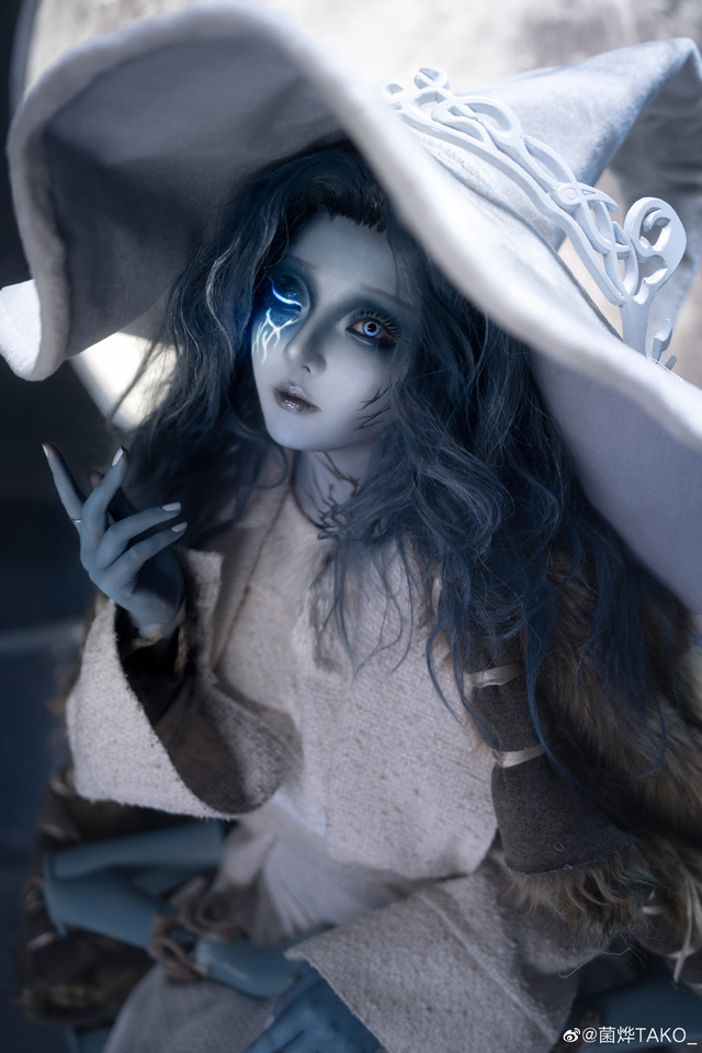 菌烨TAKO_在《Elden Ring》中 COS “月亮公主”,妖异且性感 菌烨TAKO_在《Elden Ring》中 COS “月亮公主”,妖异且性感