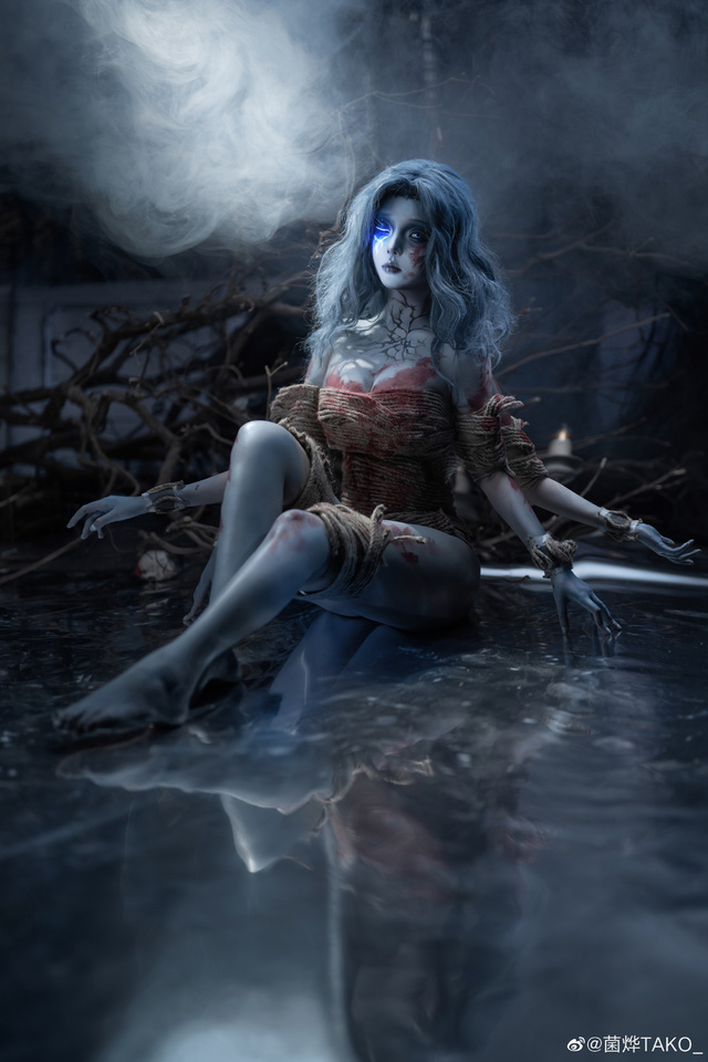 菌烨TAKO_在《Elden Ring》中 COS “月亮公主”,妖异且性感 菌烨TAKO_在《Elden Ring》中 COS “月亮公主”,妖异且性感