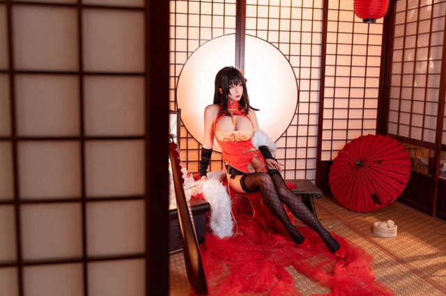 Rioko凉凉子《碧蓝航线》cos大凤 [Rioko凉凉子cos图集]