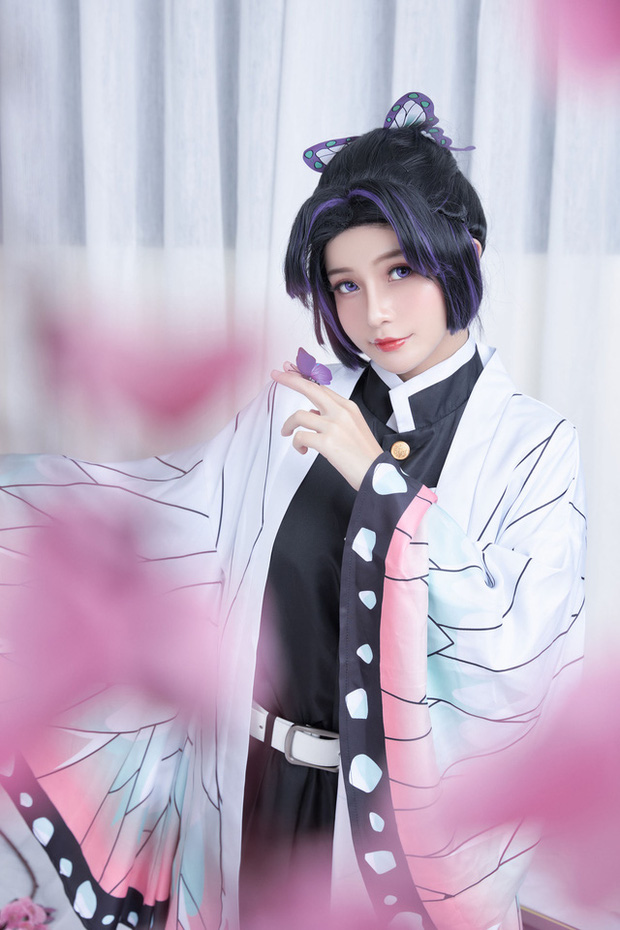 coser@Azami 演绎《鬼灭之刃》中的蝴蝶忍Shinobu,性感美丽 coser@Azami 演绎《鬼灭之刃》中的蝴蝶忍Shinobu,性感美丽