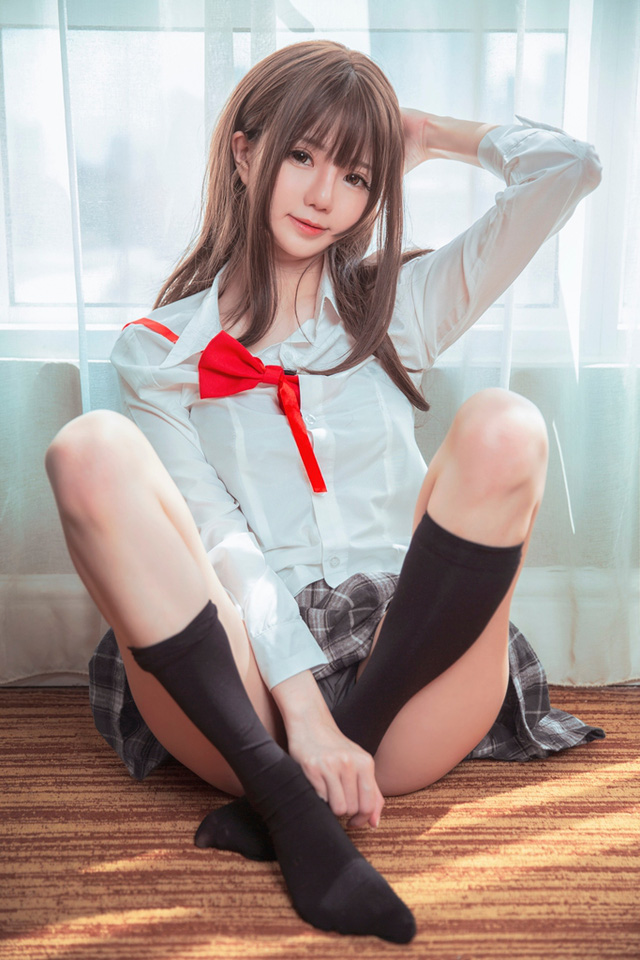 coser@Sally Dorasnow 变身性感“waifu”，令人难以移开视线