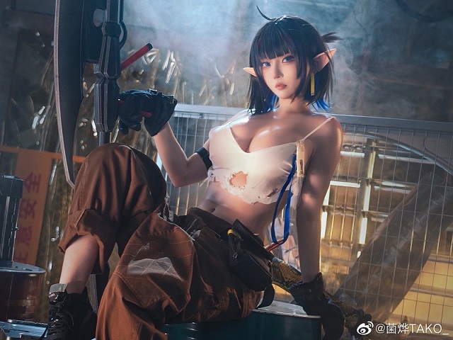 菌烨TAKO_ cos《明日方舟》中的森蚺 [菌烨TAKO_ cos 图集]