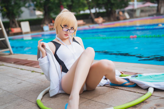 瓜希酱 cos 作品 | coser@瓜希酱 cos “泳装版”圣女贞德