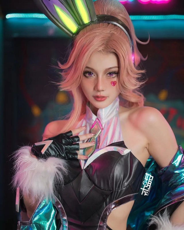 如月灰在《英雄联盟》cos“兔指挥官”厄运小姐 [如月灰cos作品]