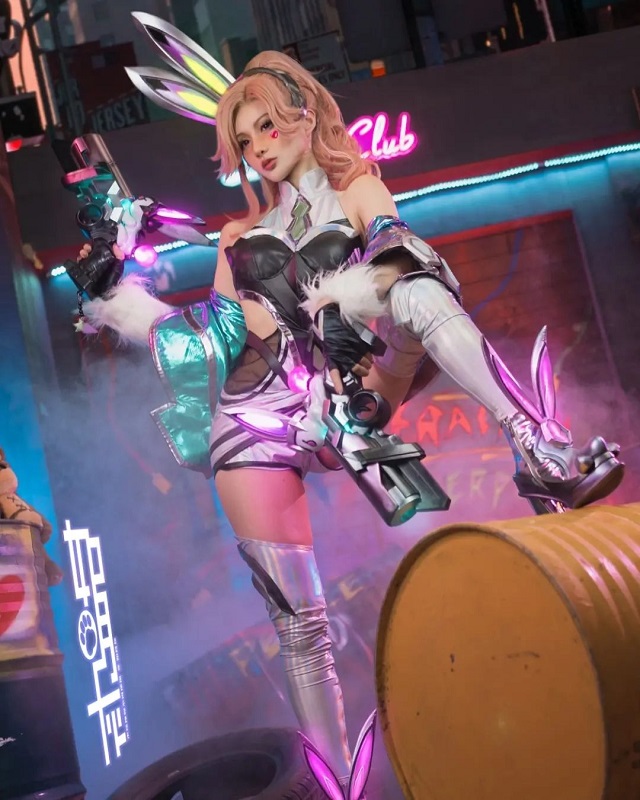 如月灰在《英雄联盟》cos“兔指挥官”厄运小姐 [如月灰cos作品]