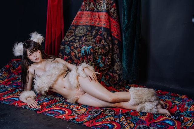 coser@七月喵子化身可爱的“熊孩子”，美丽迷人