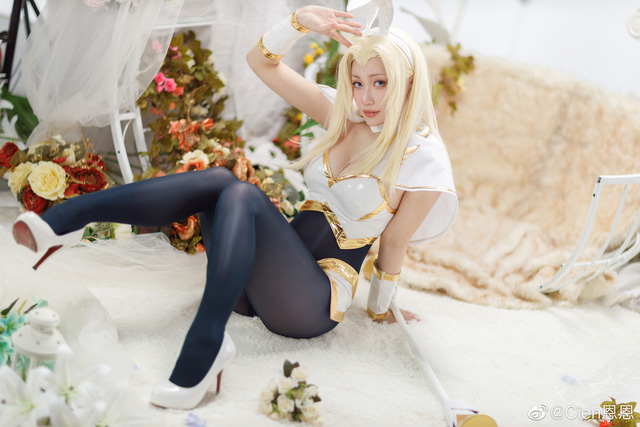 coser@Cien恩恩在《英雄联盟》化身“光辉女郎” 拉克丝，性感美丽