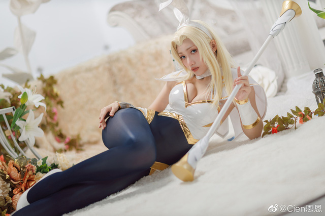 coser@Cien恩恩在《英雄联盟》化身“光辉女郎” 拉克丝，性感美丽