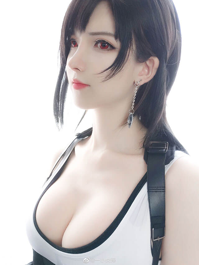 coser@一小央泽在《最终幻想VII》变身性感迷人的蒂法
