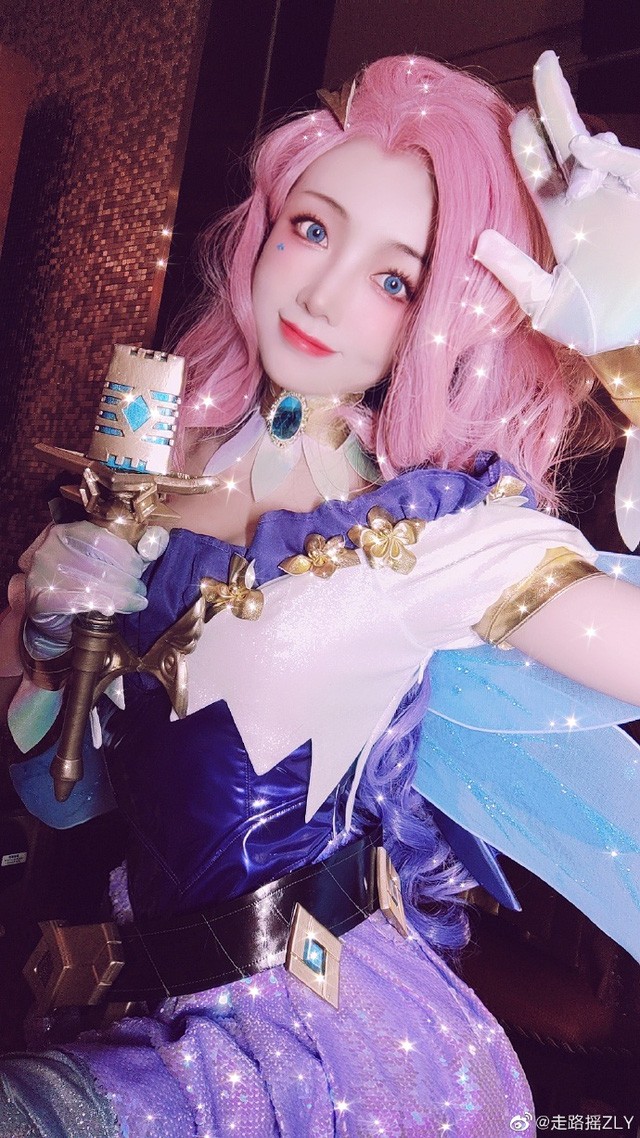 coser@走路摇ZLY在《英雄联盟》cos“星籁歌姬”萨勒芬妮 coser@走路摇ZLY在《英雄联盟》cos“星籁歌姬”萨勒芬妮