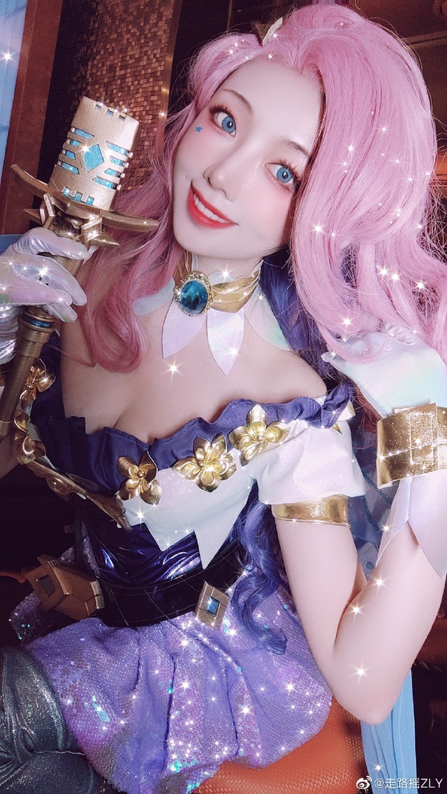 coser@走路摇ZLY在《英雄联盟》cos“星籁歌姬”萨勒芬妮 coser@走路摇ZLY在《英雄联盟》cos“星籁歌姬”萨勒芬妮