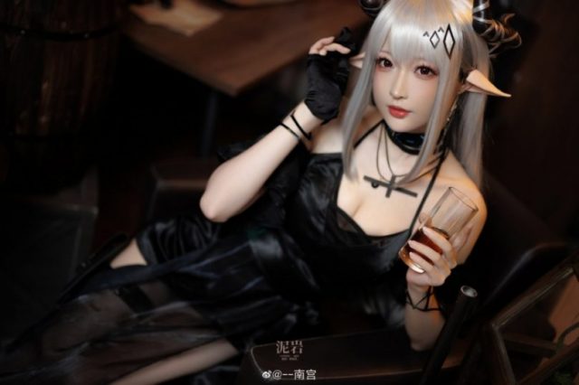 coser@南宫在《明日方舟》化身美丽动人的泥岩Mudrock coser@南宫在《明日方舟》化身美丽动人的泥岩Mudrock